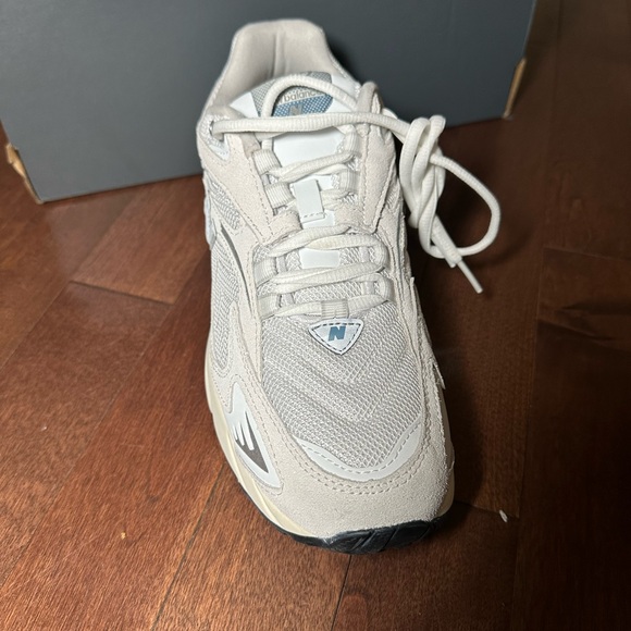 New Balance Gray Shoe Box - Picture 6 of 10